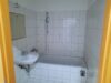 3-Zimmer Wohnung mit Balkon - Muster-badezimmer mit Badewanne